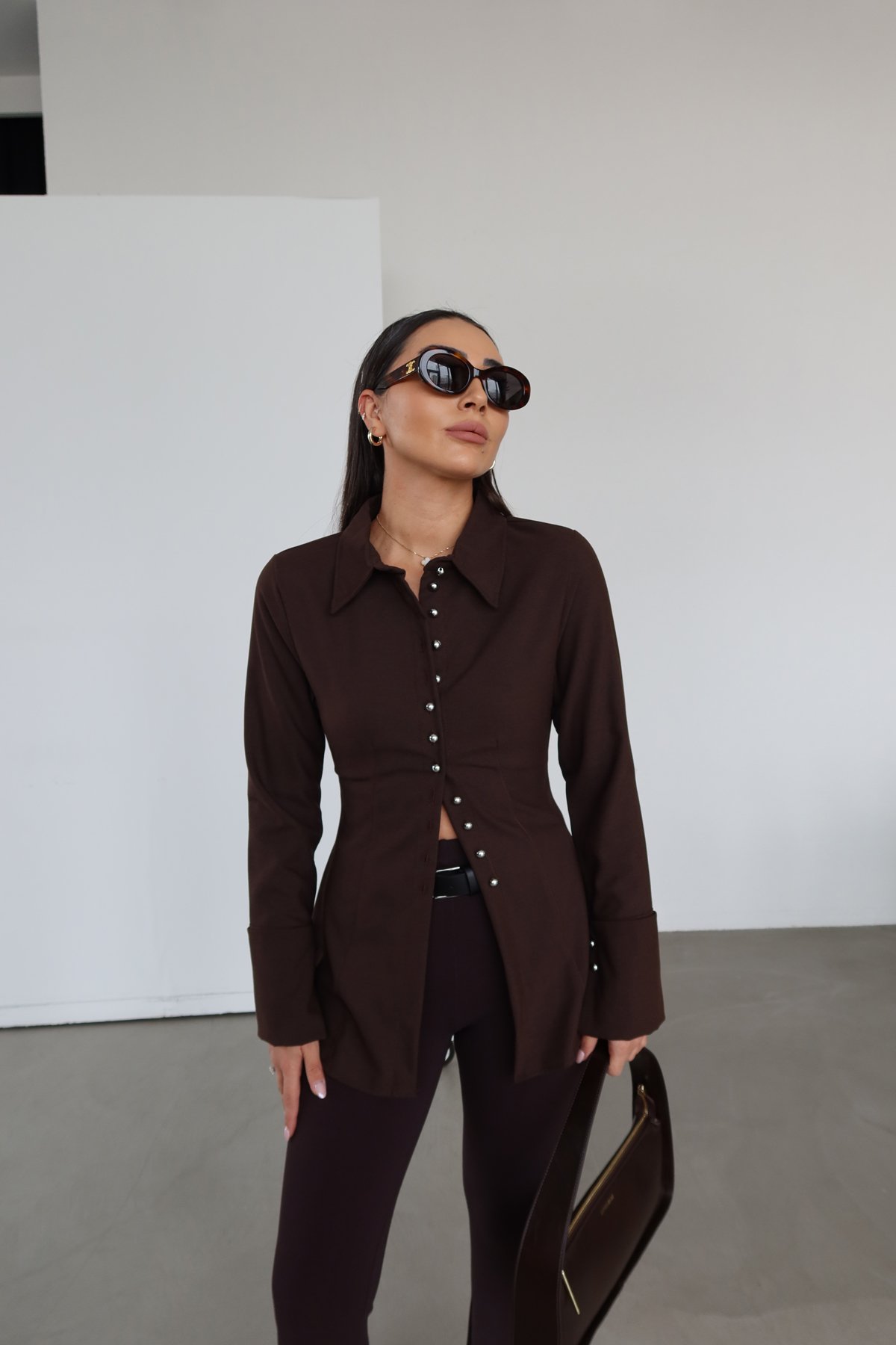 Belden Oturtmalı Gümüş Düğmeli Gömlek