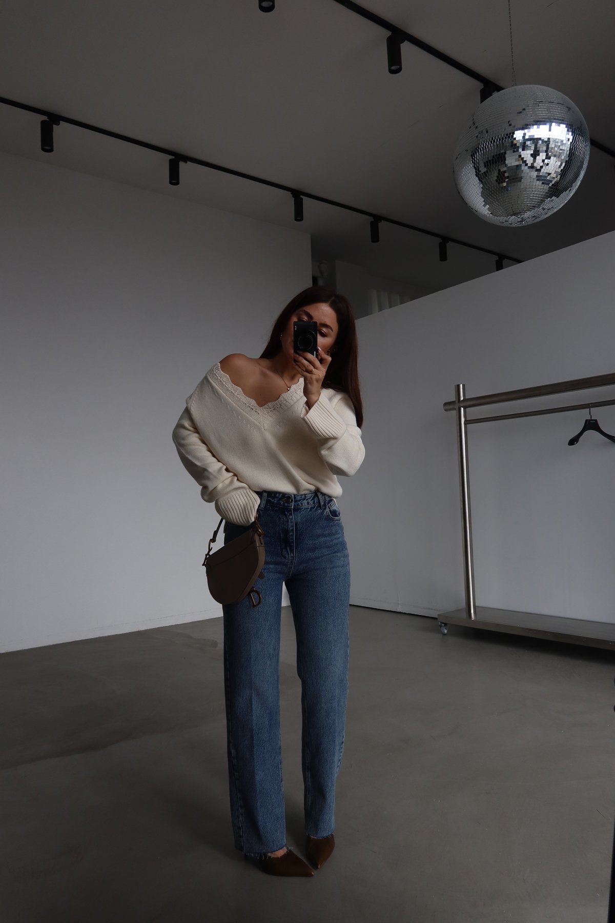 Kesik Paça Yıkamalı Straight Fit Jean