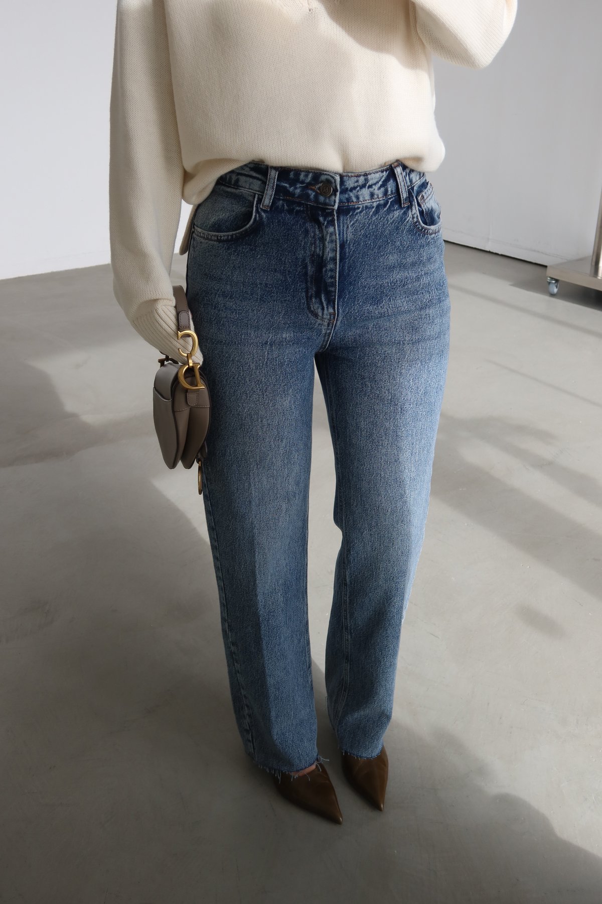 Kesik Paça Yıkamalı Straight Fit Jean