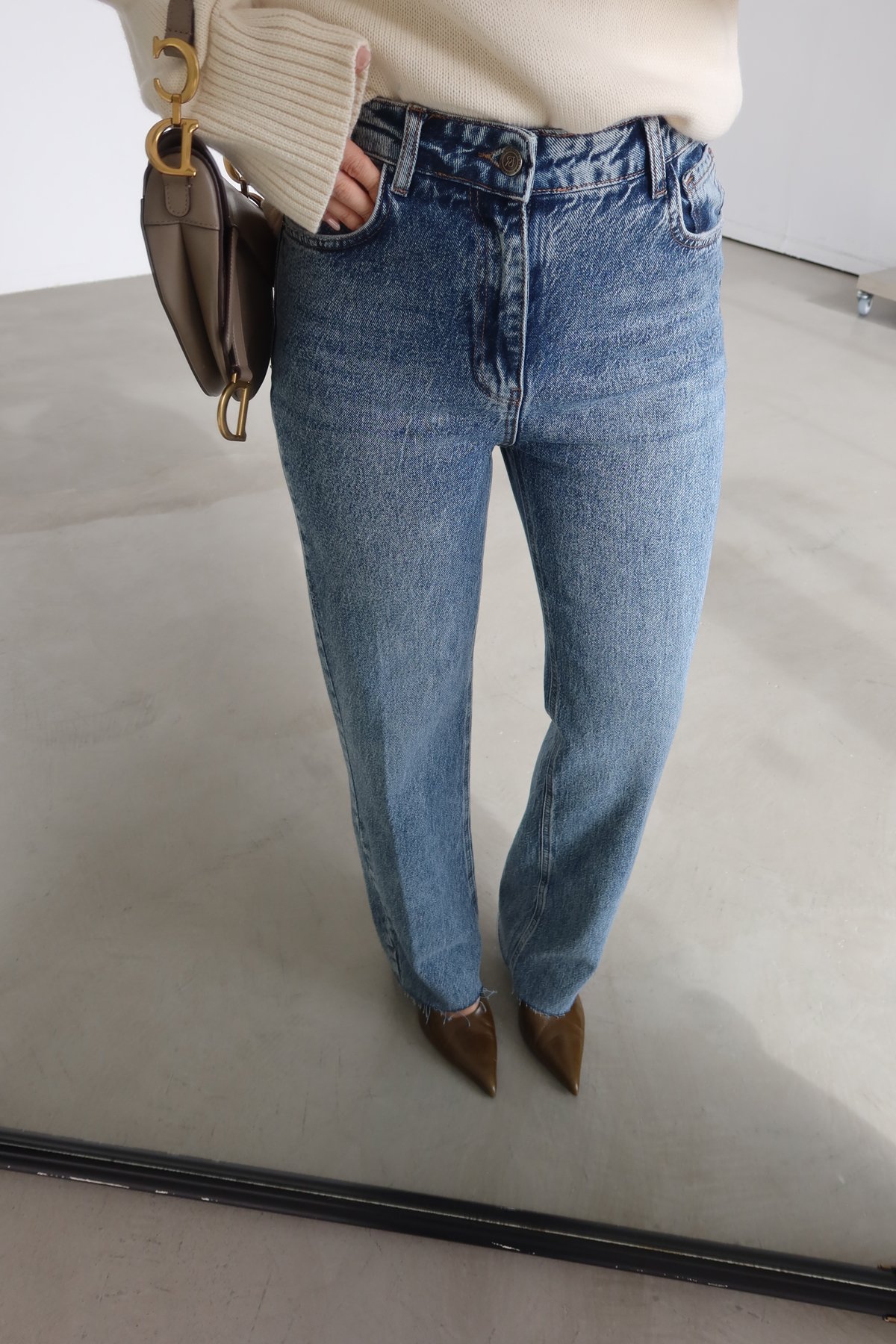 Kesik Paça Yıkamalı Straight Fit Jean
