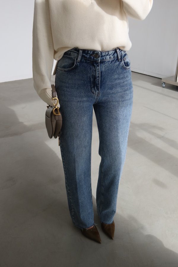 Kesik Paça Yıkamalı Straight Fit Jean