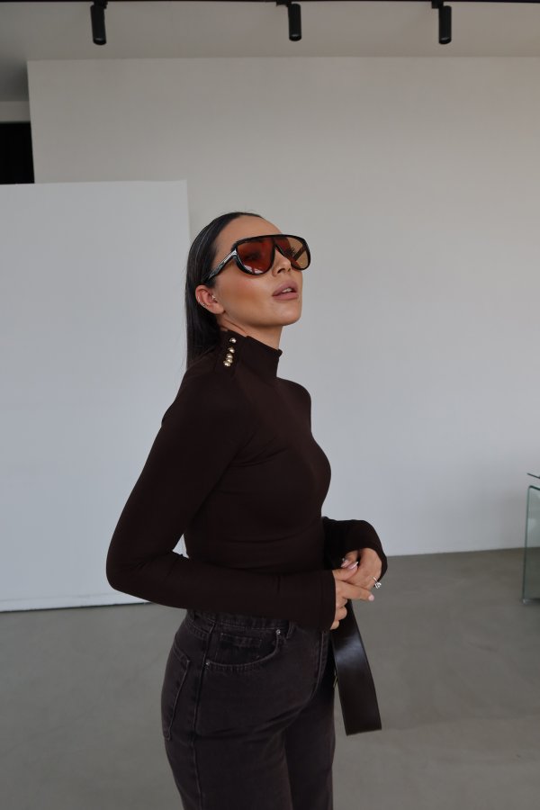 Yarım Balıkçı Omuz Kısmı Gold Düğmeli Bluz