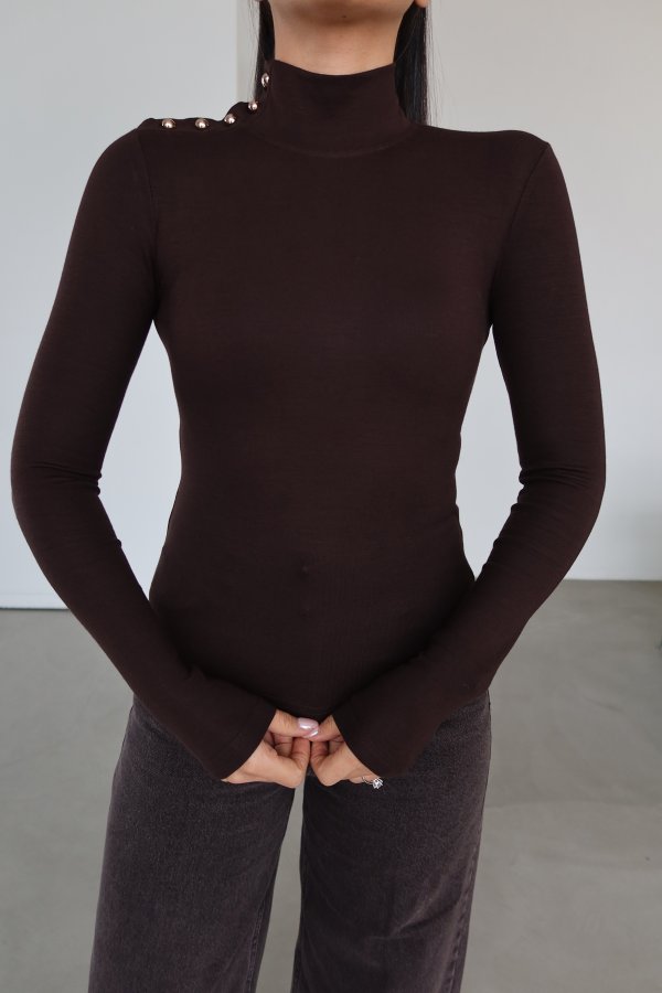 Yarım Balıkçı Omuz Kısmı Gold Düğmeli Bluz