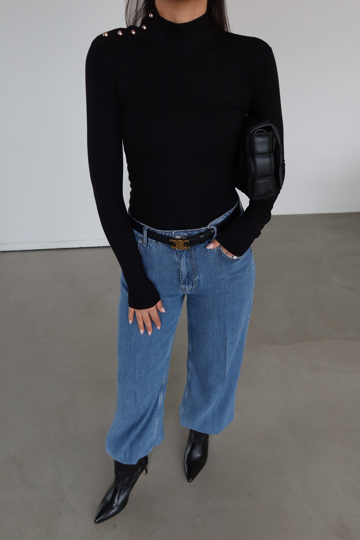 Yarım Balıkçı Omuz Kısmı Gold Düğmeli Bluz