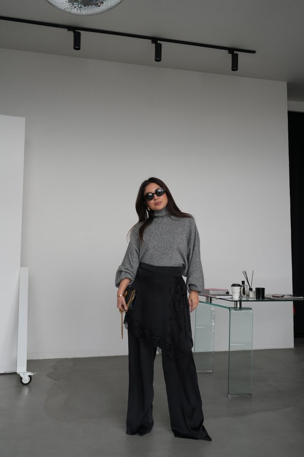 Bel Aksesuarlı Dantel Detaylı Saten Pantolon