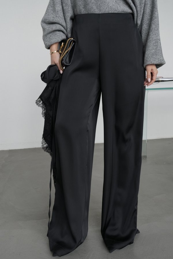 Bel Aksesuarlı Dantel Detaylı Saten Pantolon