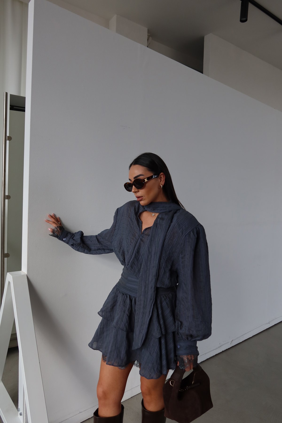 Omuzu Vatkalı Boyundan Bağlamalı Premium Elbise