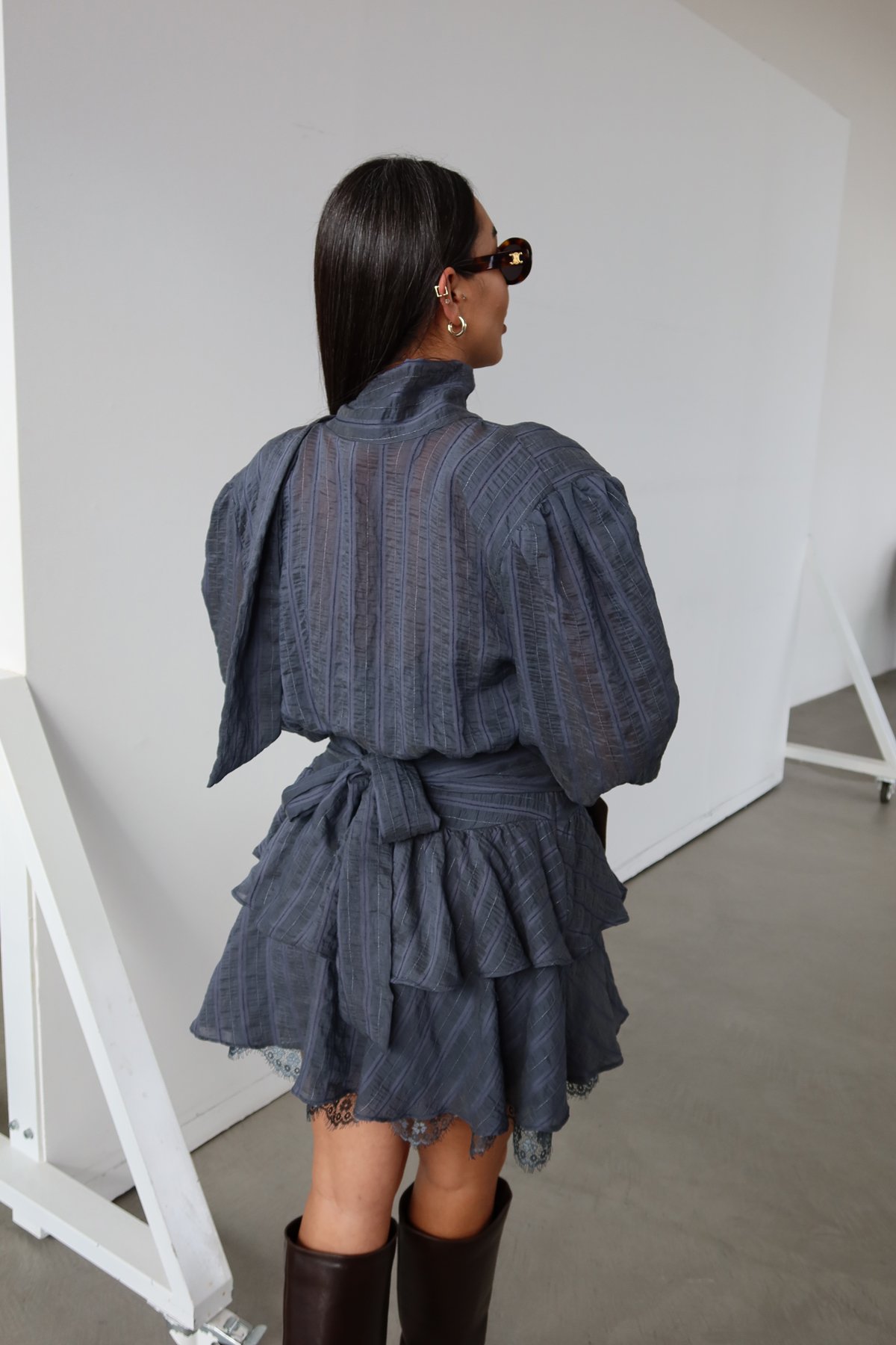 Omuzu Vatkalı Boyundan Bağlamalı Premium Elbise