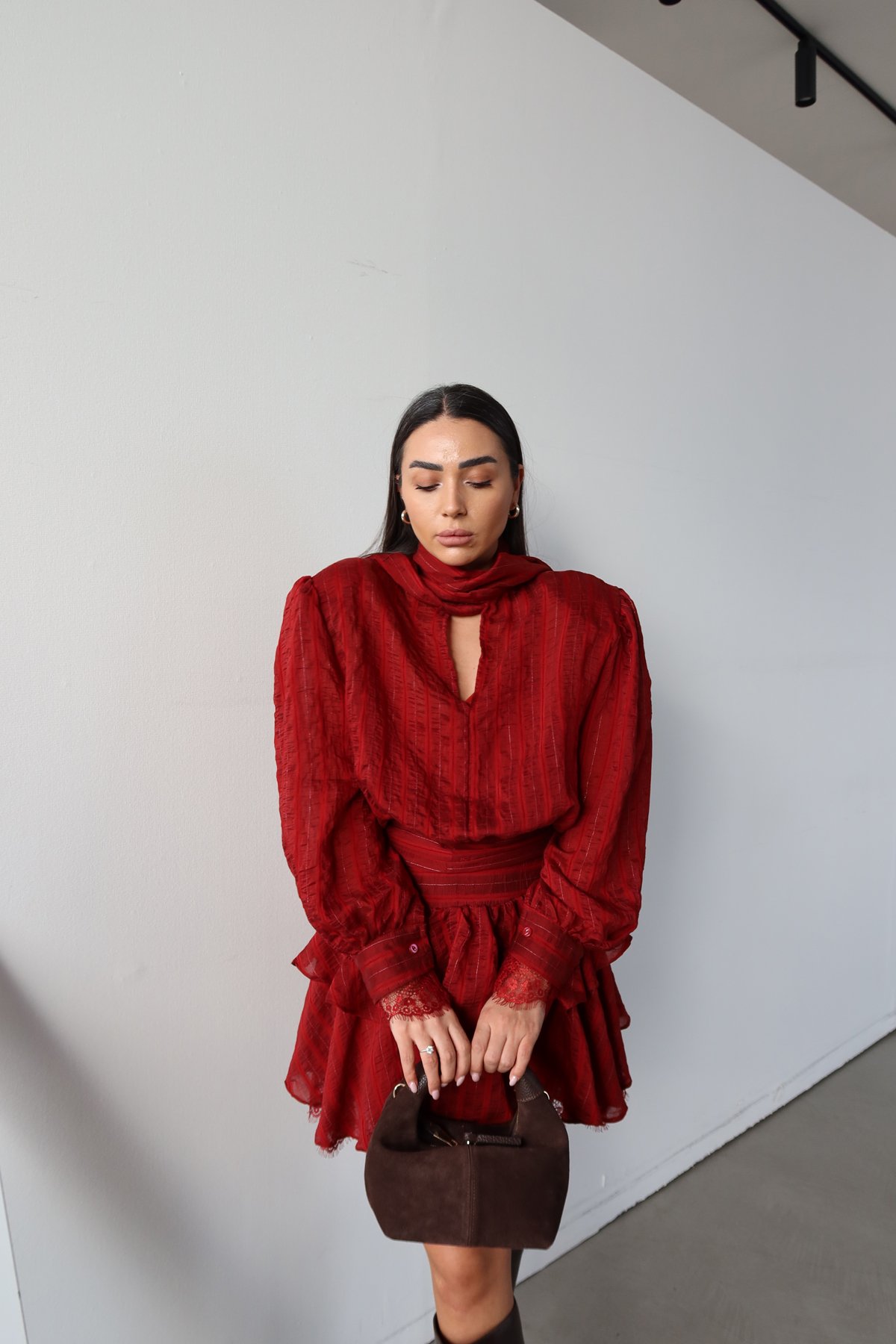 Omuzu Vatkalı Boyundan Bağlamalı Premium Elbise