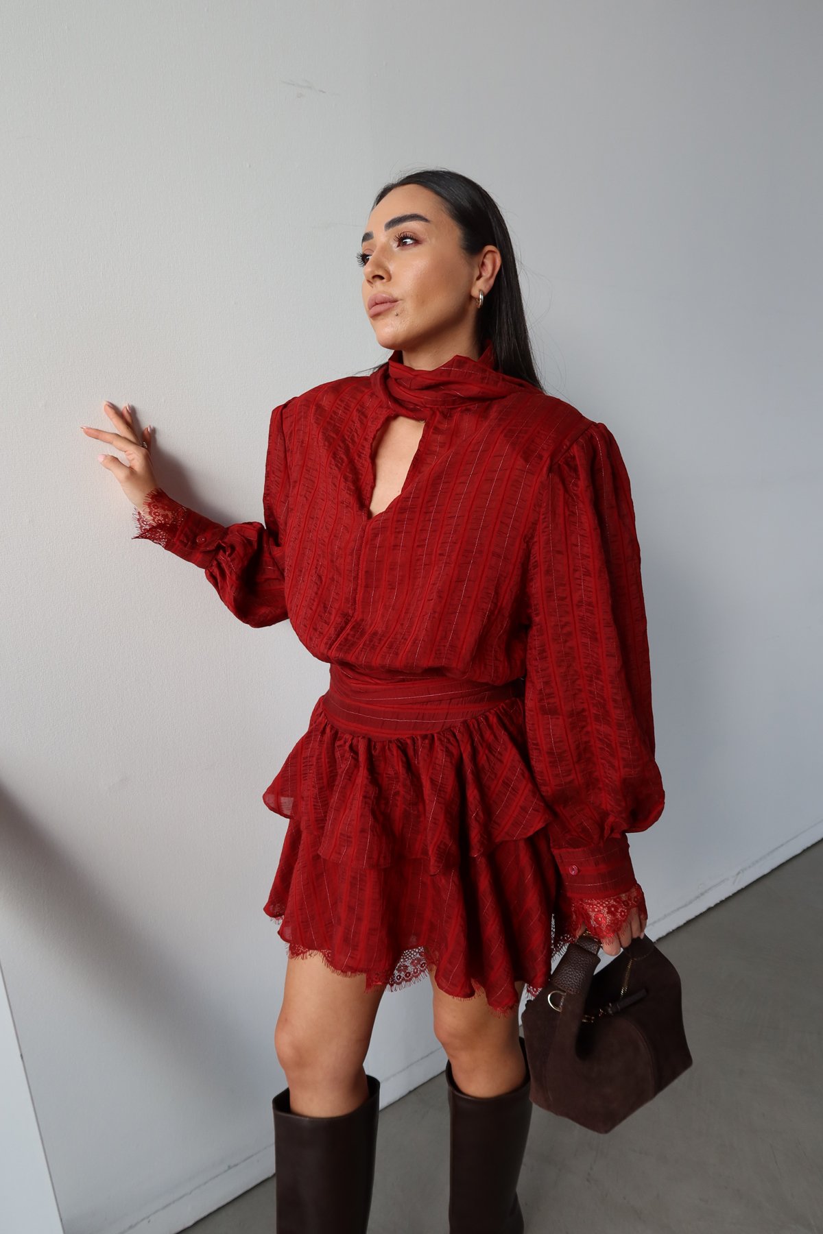 Omuzu Vatkalı Boyundan Bağlamalı Premium Elbise