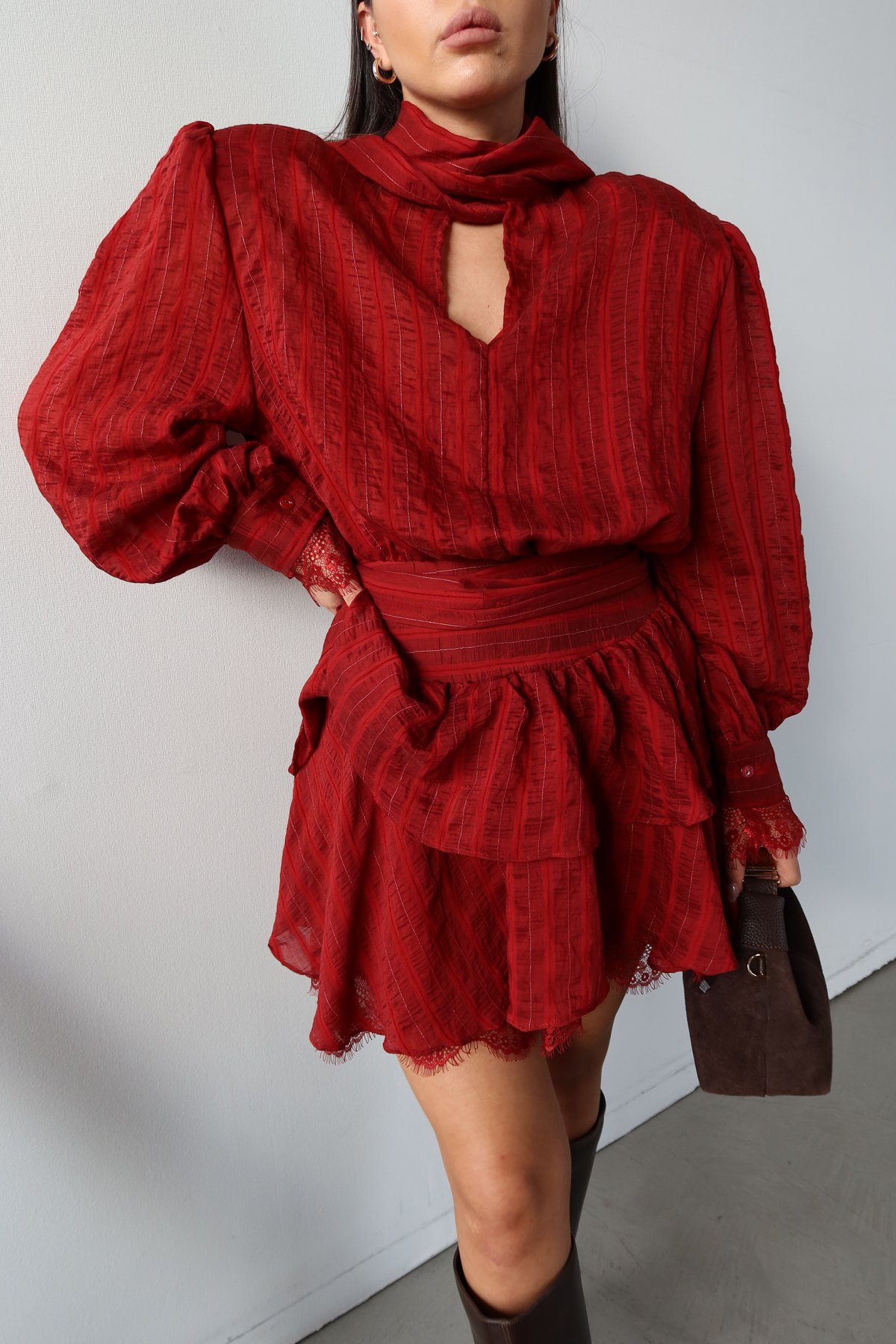 Omuzu Vatkalı Boyundan Bağlamalı Premium Elbise