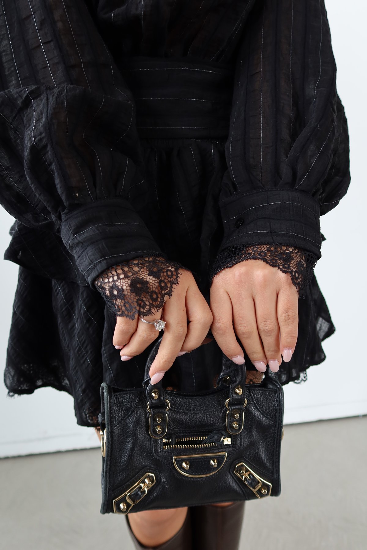 Omuzu Vatkalı Boyundan Bağlamalı Premium Elbise