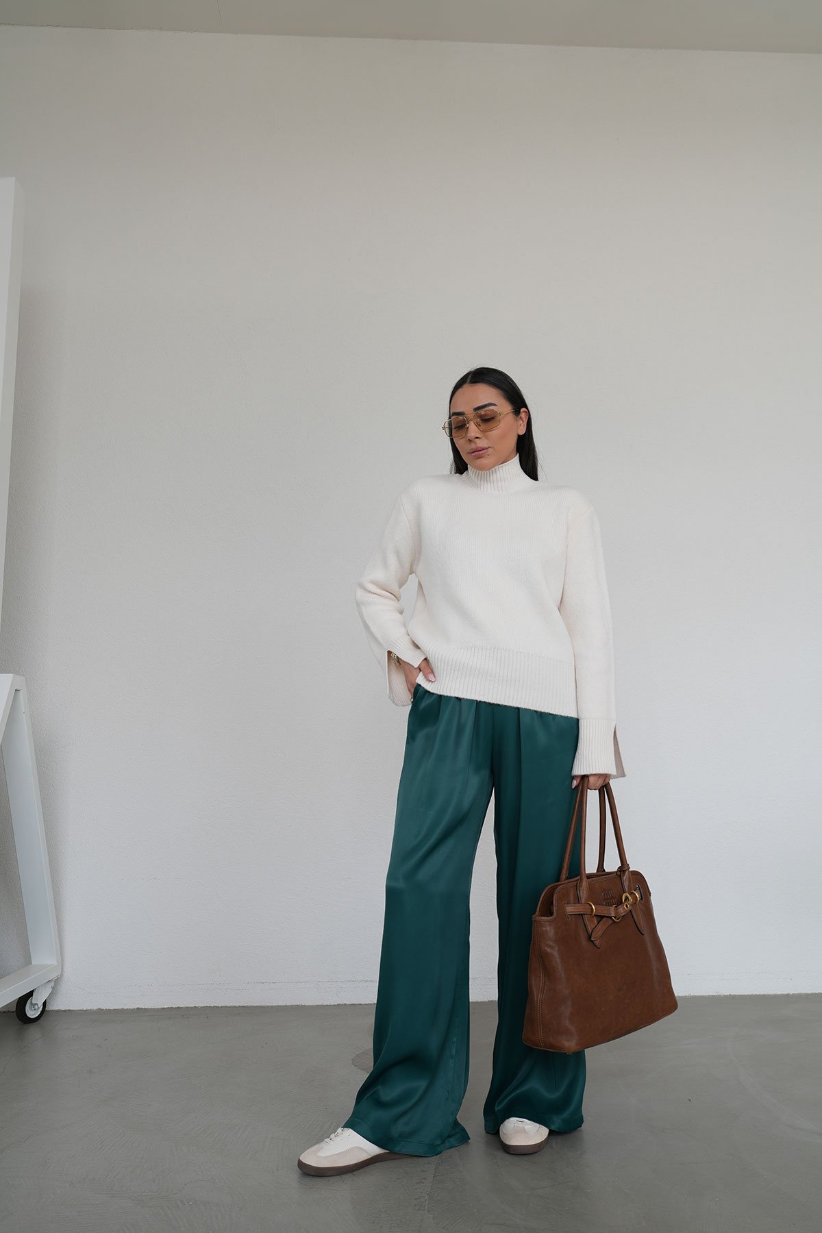 Beli Lastikli Geniş Kalıp Saten Pantolon