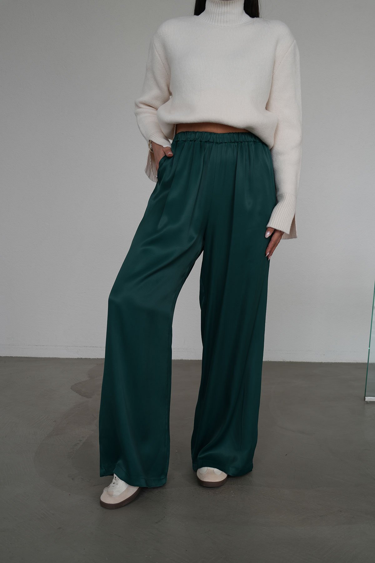 Beli Lastikli Geniş Kalıp Saten Pantolon