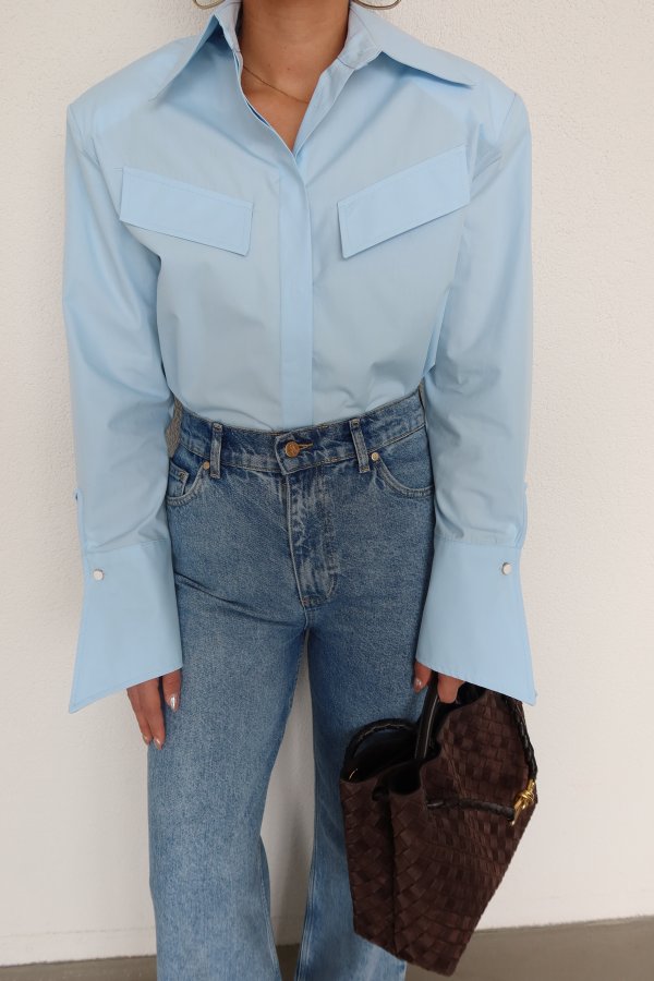 Omuzu Vatkalı Gizli Düğmeli Gömlek