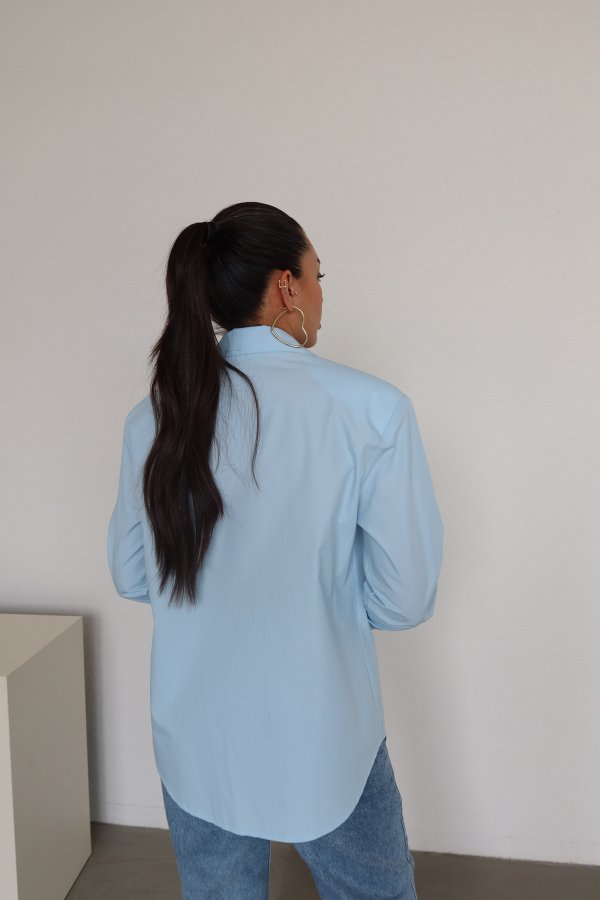 Omuzu Vatkalı Gizli Düğmeli Gömlek