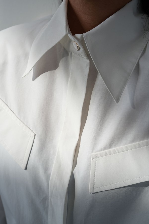 Omuzu Vatkalı Gizli Düğmeli Gömlek