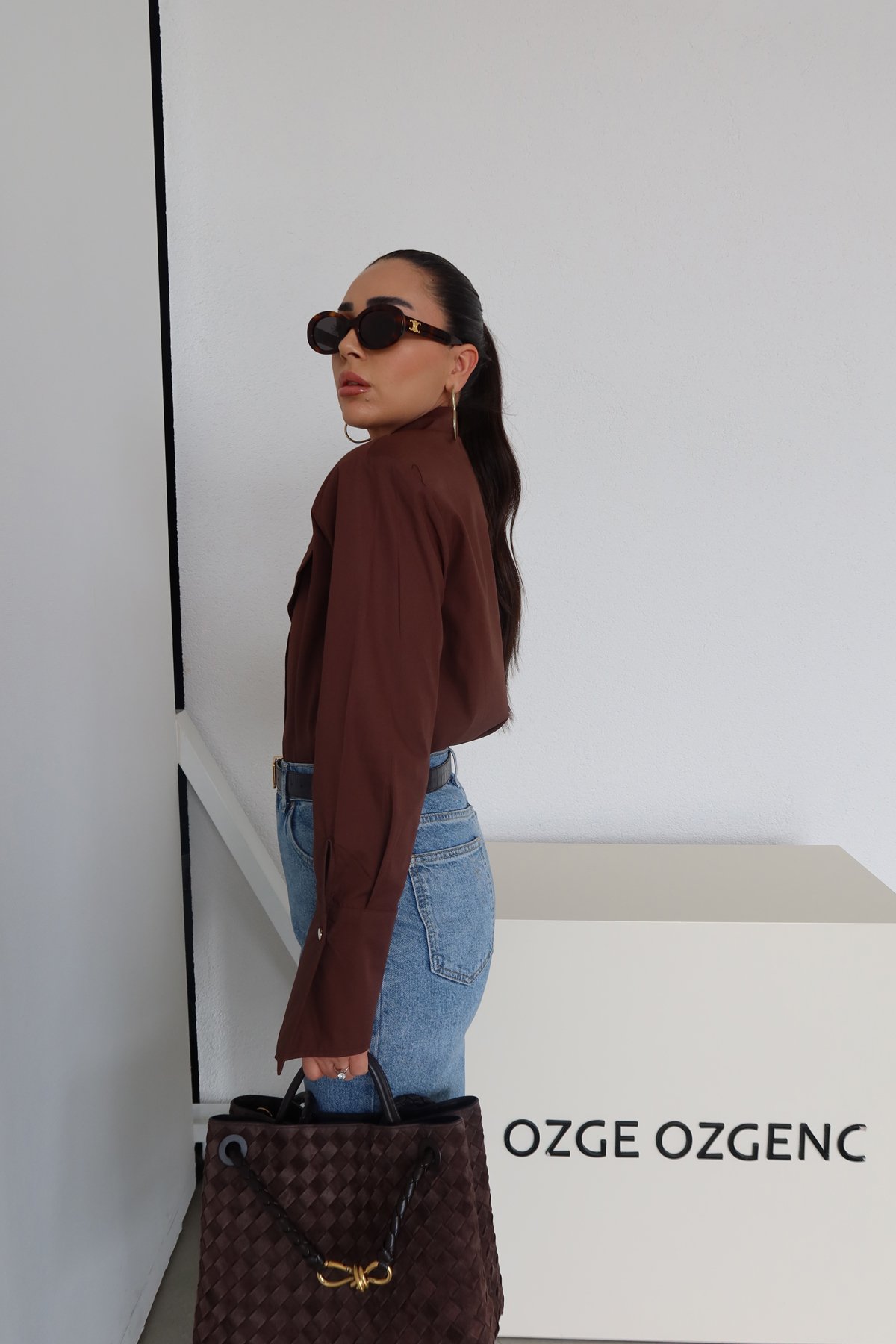 Omuzu Vatkalı Gizli Düğmeli Gömlek