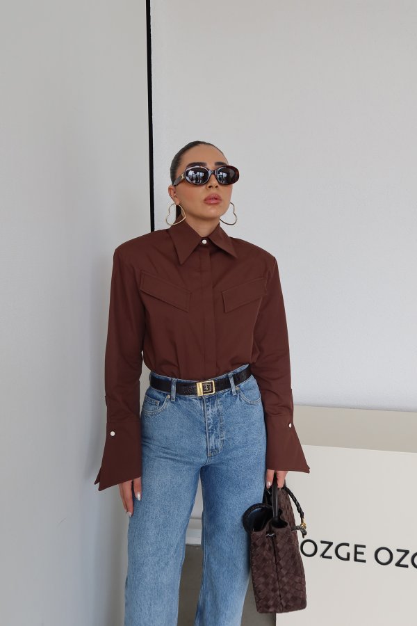 Omuzu Vatkalı Gizli Düğmeli Gömlek