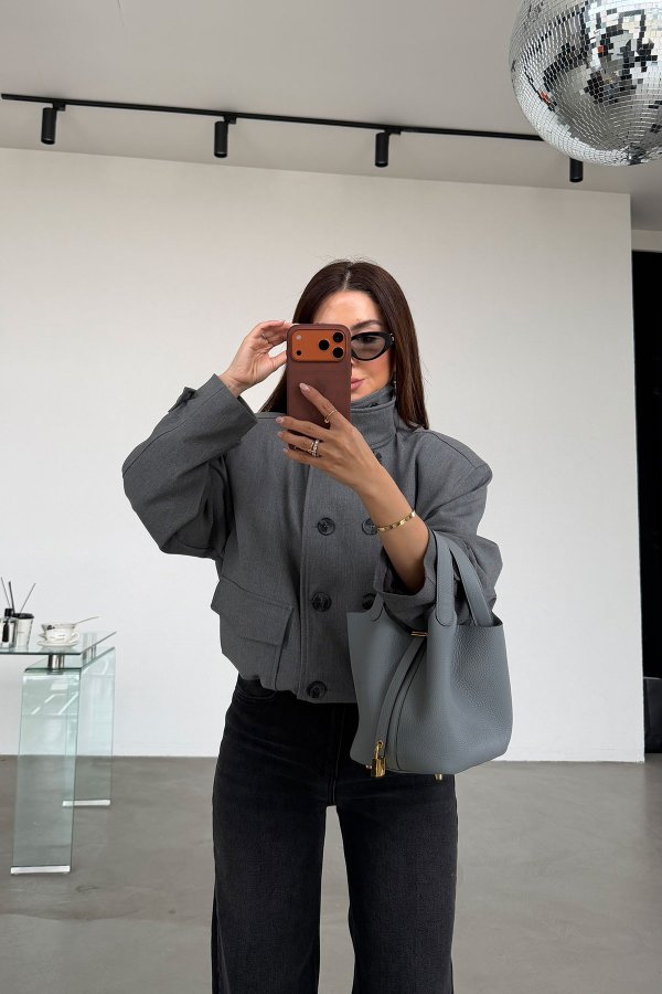 Dik Yaka Cepli Kısa Mont