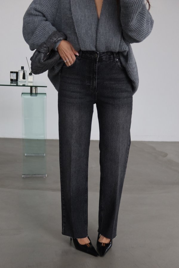 Paçası Kesik Taşlamalı Straight Fit Jean