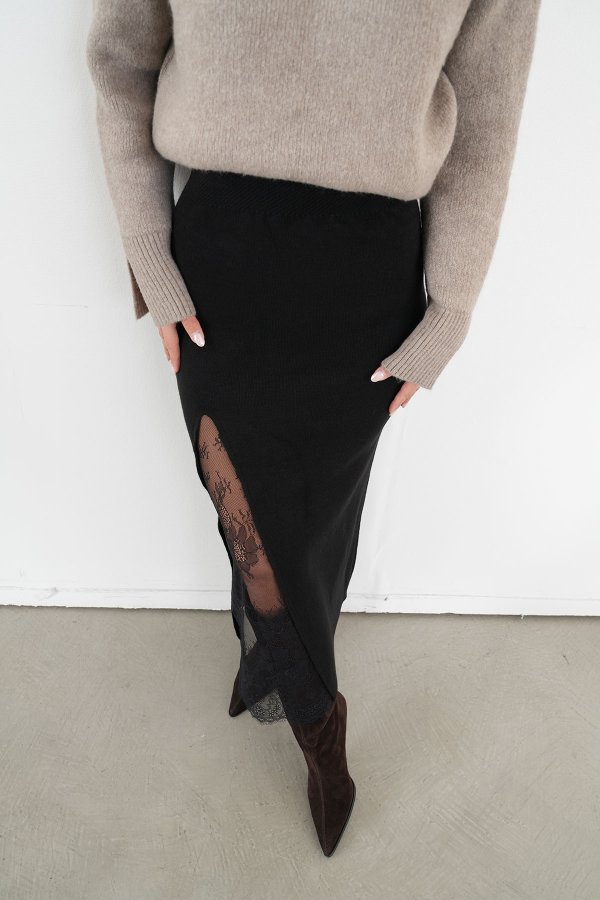 Dantel Detaylı Maxi Triko Etek