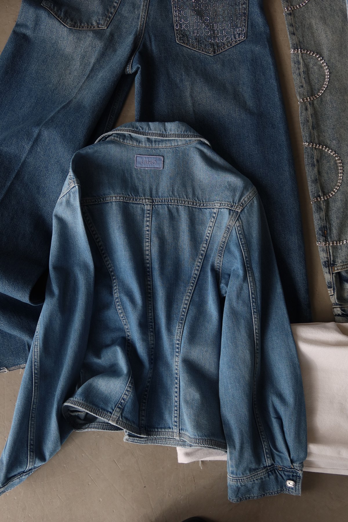 Çift Cepli Parça Dikişli Denim Ceket