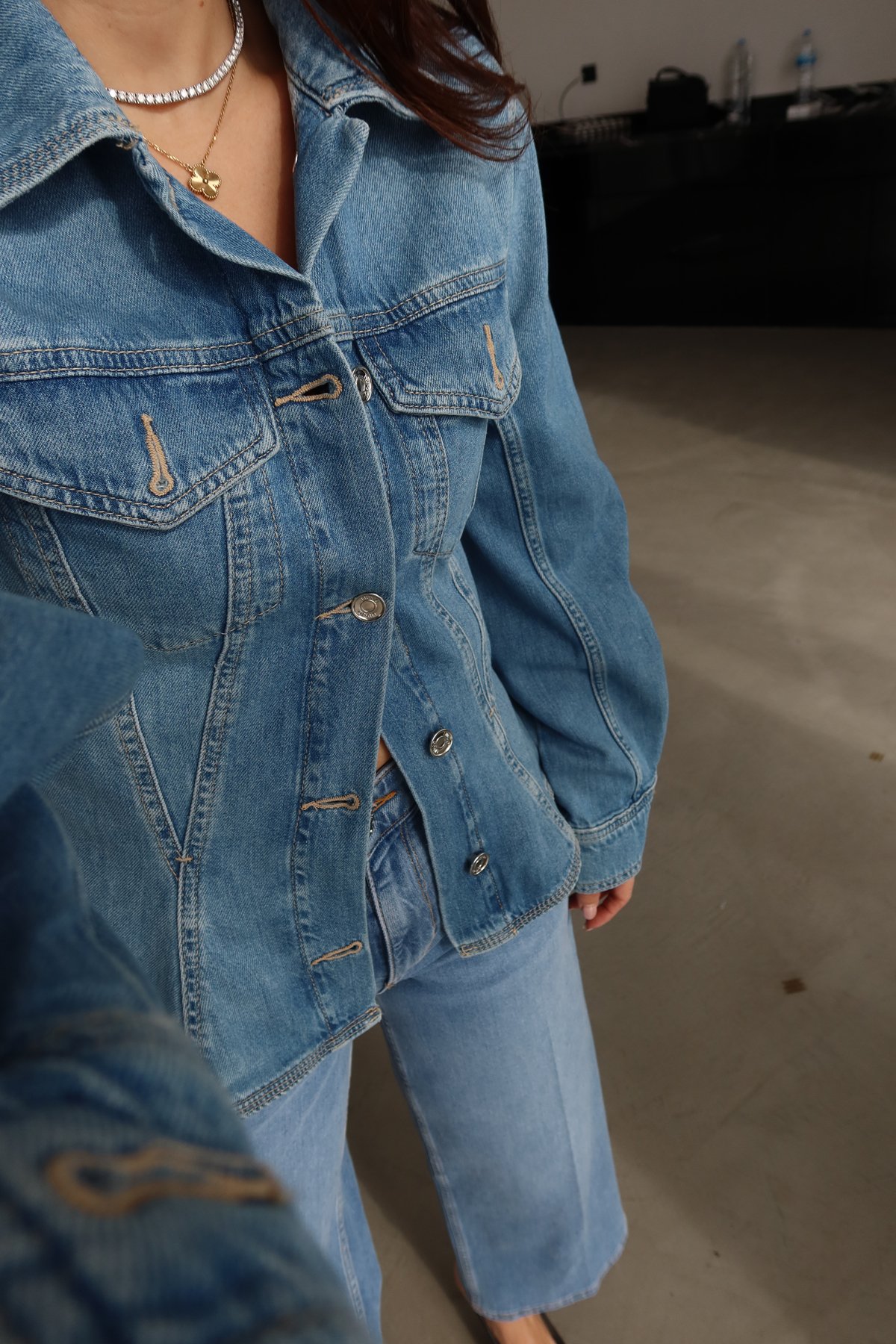 Çift Cepli Parça Dikişli Denim Ceket