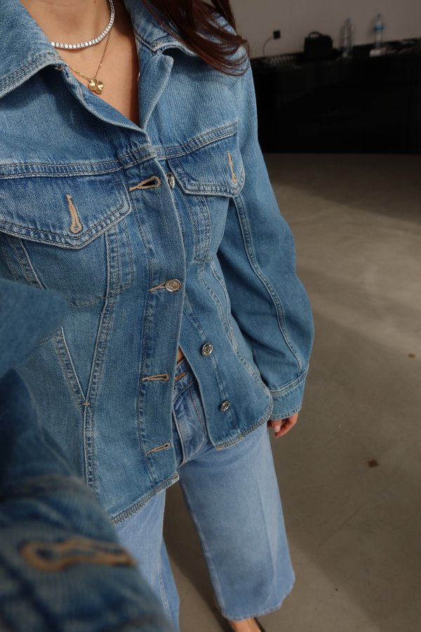 Çift Cepli Parça Dikişli Denim Ceket