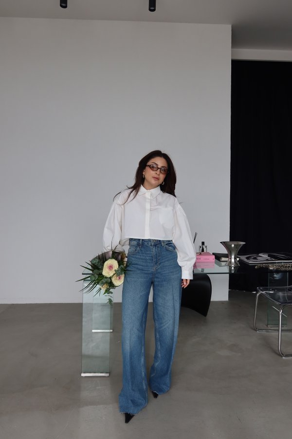 Paçası Kesik Arka Cebi Taşlı Jean