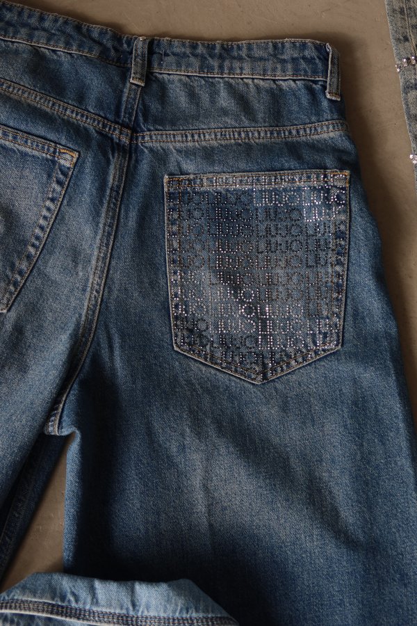 Paçası Kesik Arka Cebi Taşlı Jean