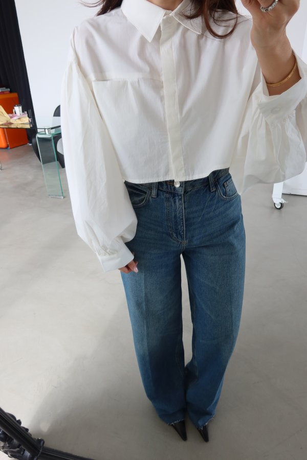 Paçası Kesik Arka Cebi Taşlı Jean