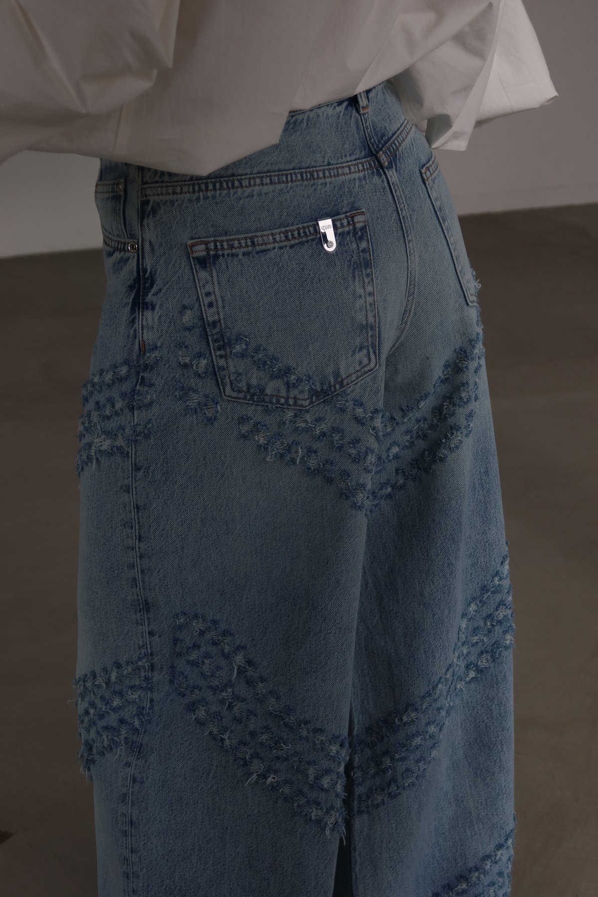 Lazer Kesikli Geniş Kalıp Jean