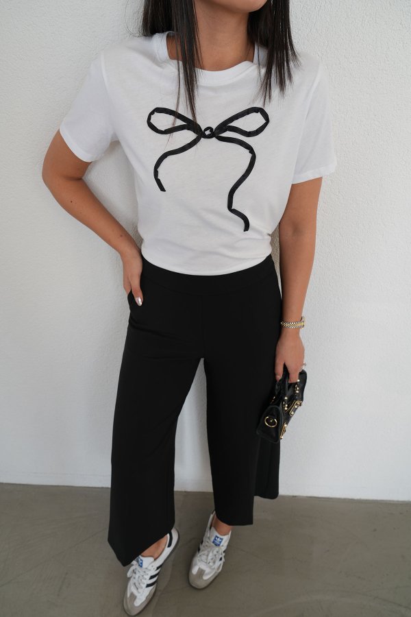 Kurdele Detaylı Tshirt