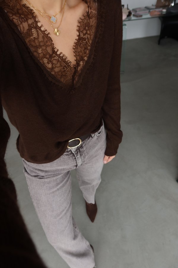 Yakası Dantelli Triko Kazak