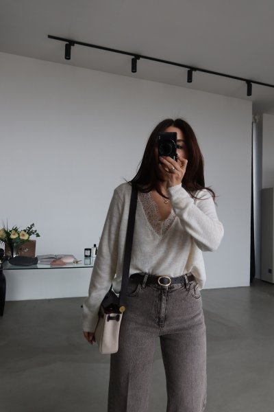 Yakası Dantelli Triko Kazak