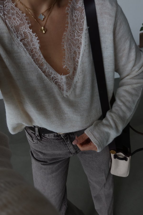 Yakası Dantelli Triko Kazak