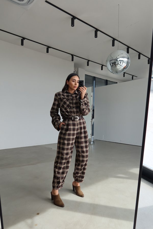 Omuzu Vatkalı Ekoseli Çıtçıt Düğmeli Gömlek Pantolon Takım