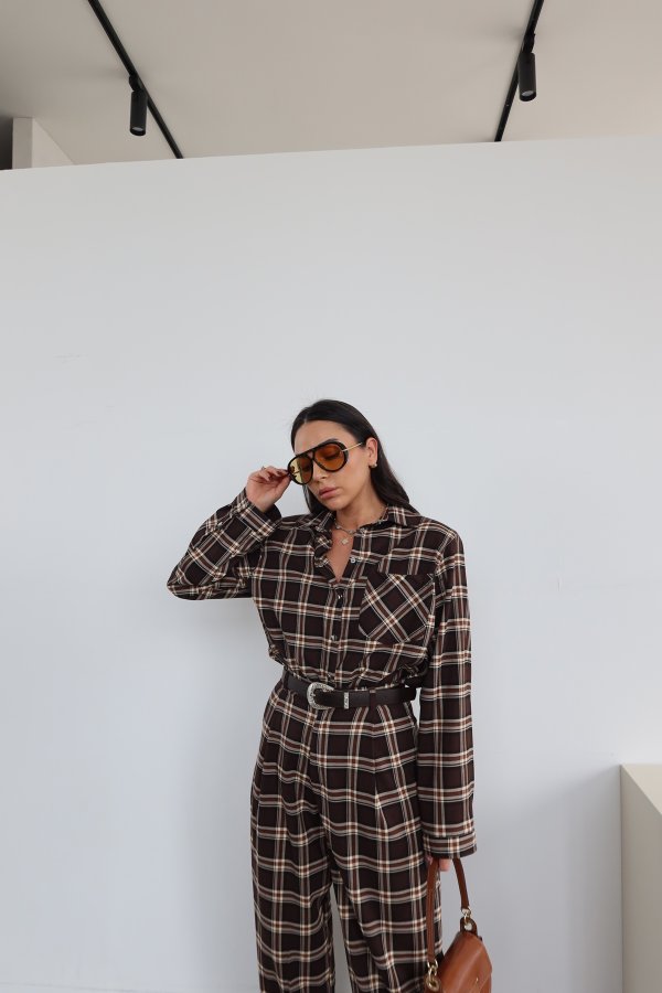 Omuzu Vatkalı Ekoseli Çıtçıt Düğmeli Gömlek Pantolon Takım