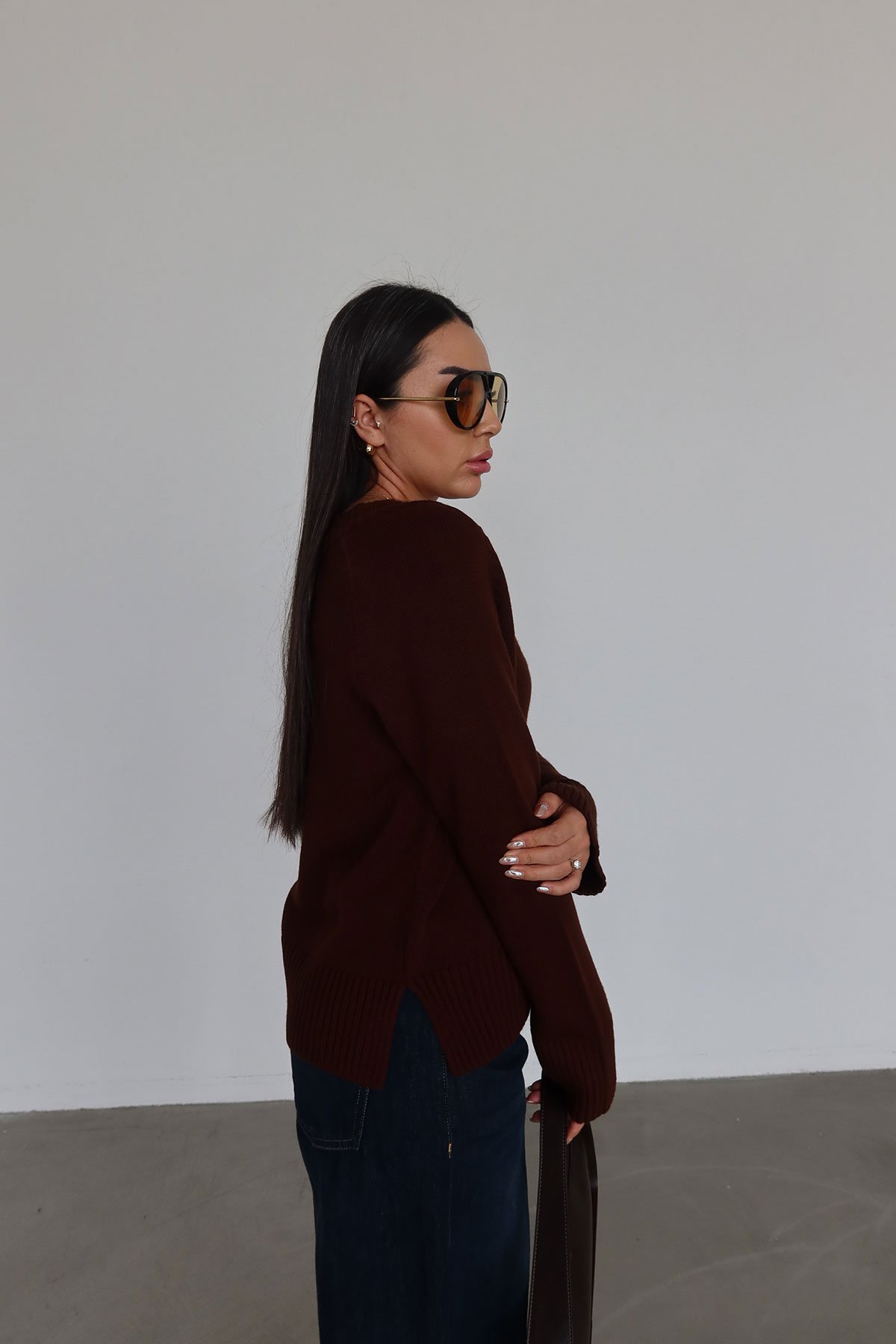 V Yaka Nakış İşlemeli Triko Kazak