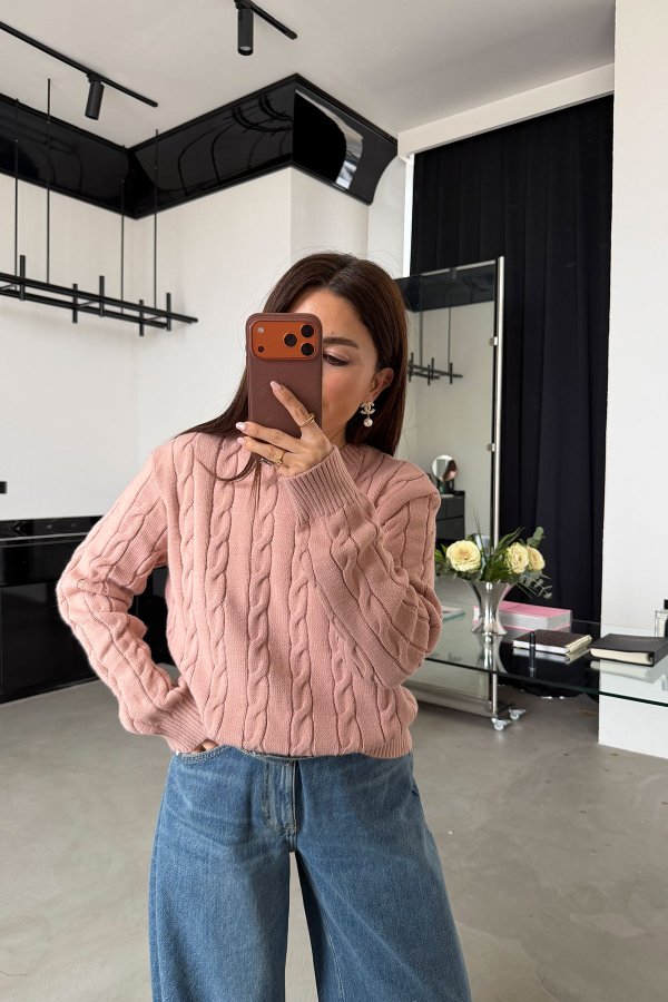 Saç Örgülü Kazak