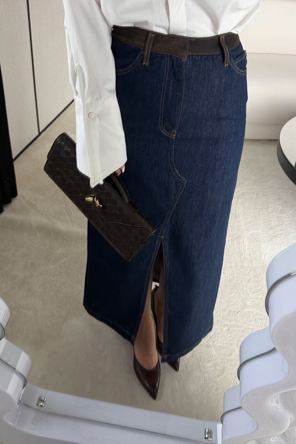 Beli Süet Detaylı Önden Yırtmaçlı Denim Etek