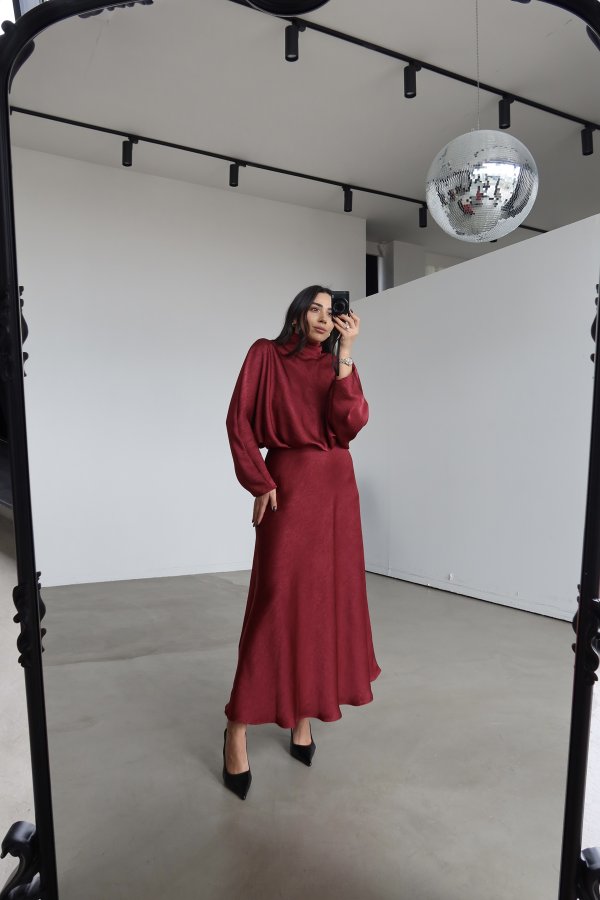 Beli Büzgülü Boyundan Bağlamalı Uzun Saten Elbise