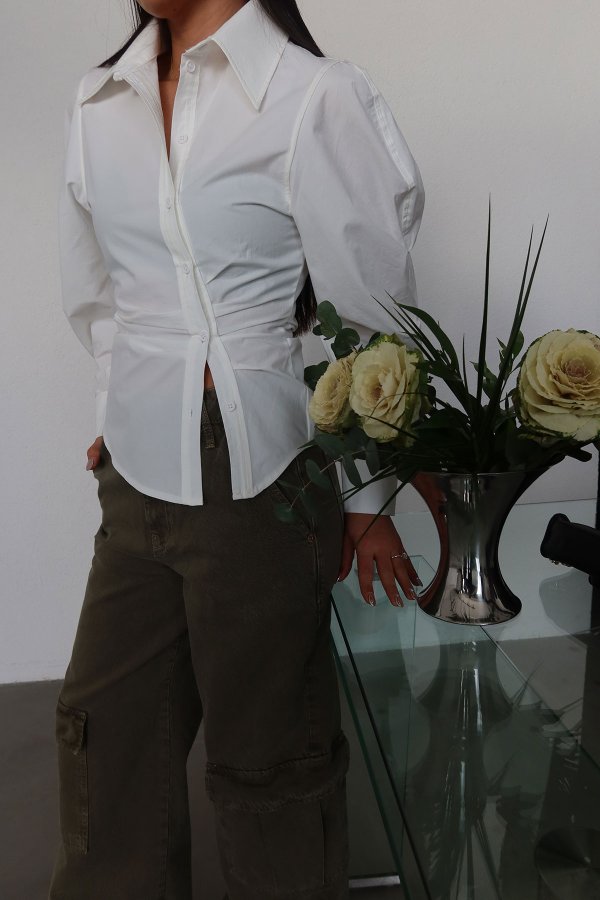 Beli Büzgülü Altı Oval Kesim Gömlek