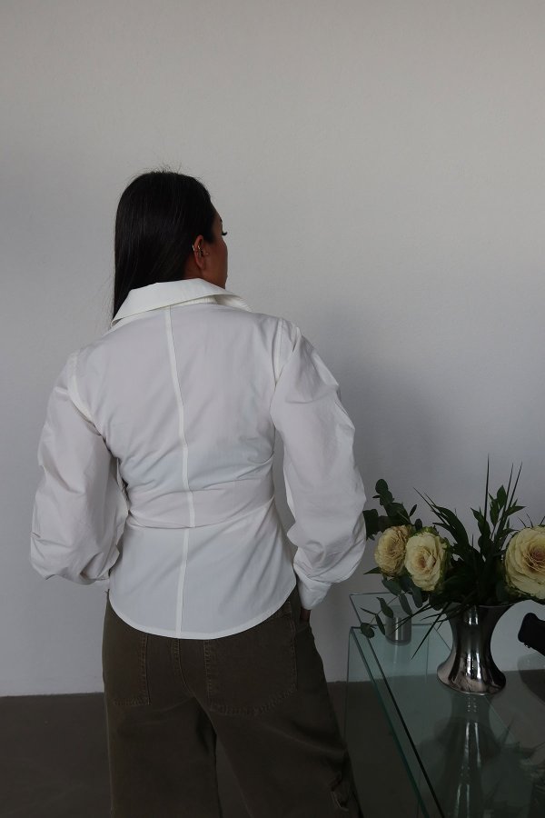 Beli Büzgülü Altı Oval Kesim Gömlek