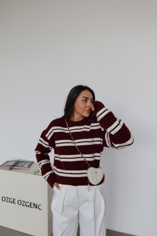 Oversize Çizgili Yün Kazak