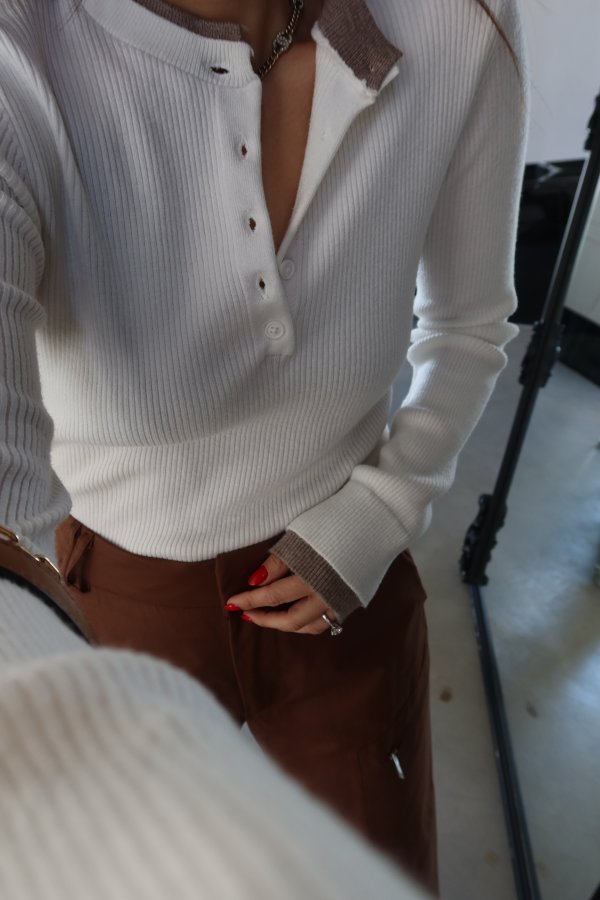 Yakası Ve Kolları Parça Detaylı Düğmeli Kazak