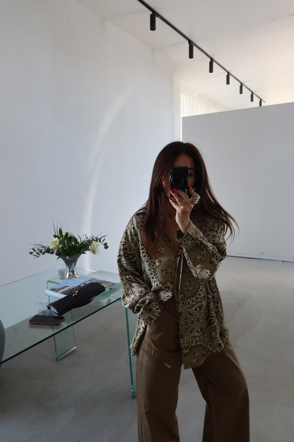 Etnik Desenli Saten Gömlek