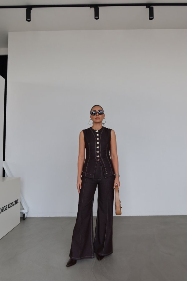 Önü Dikiş Detaylı Geniş Paça Pantolon