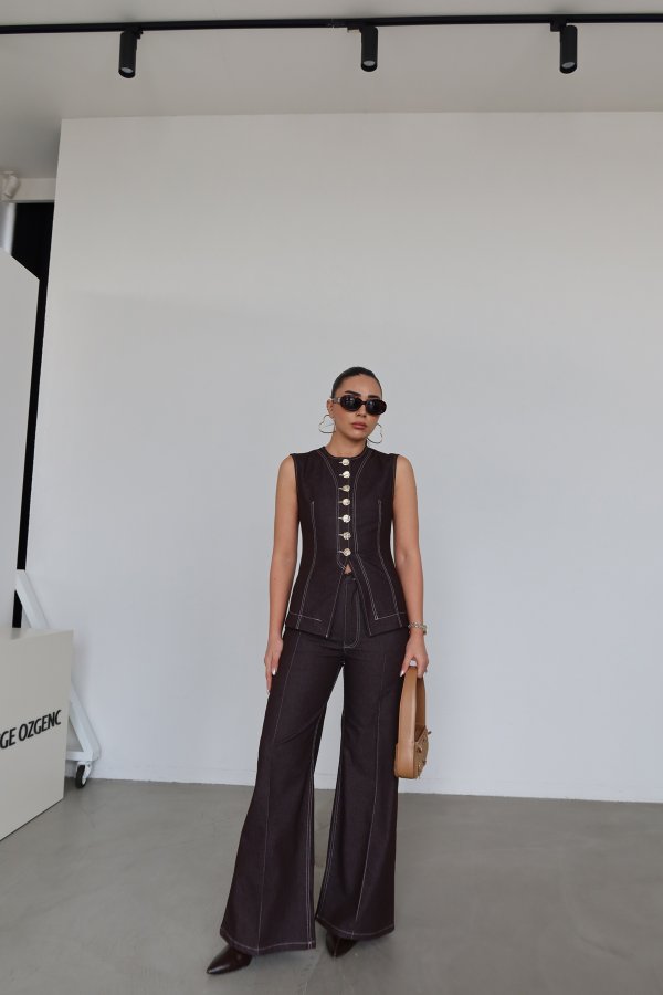 Önü Dikiş Detaylı Geniş Paça Pantolon